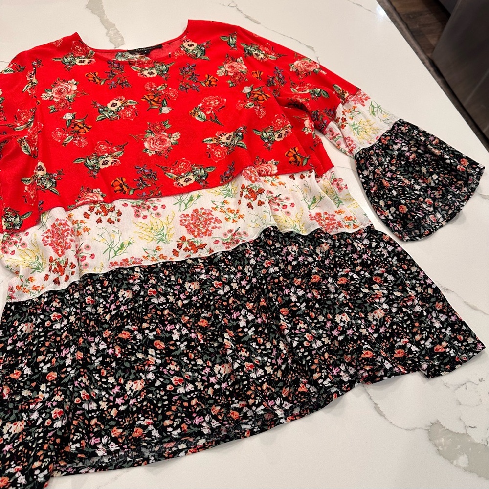Calessa Women’s Floral Red Tiered Tunic Top Size L Ruffle Bell Sleeves Prairrie - Picture 3 of 10